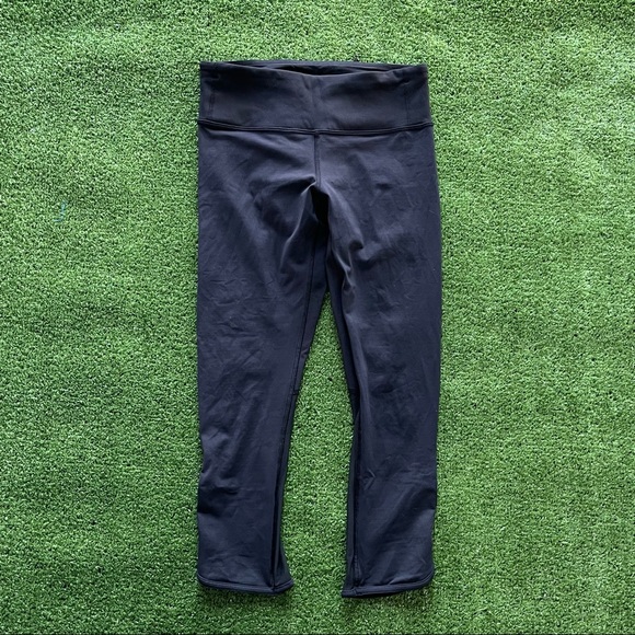 Lululemon Crop Leggings size 4 activewear mesh calves back zipper rounded hem - Picture 5 of 5